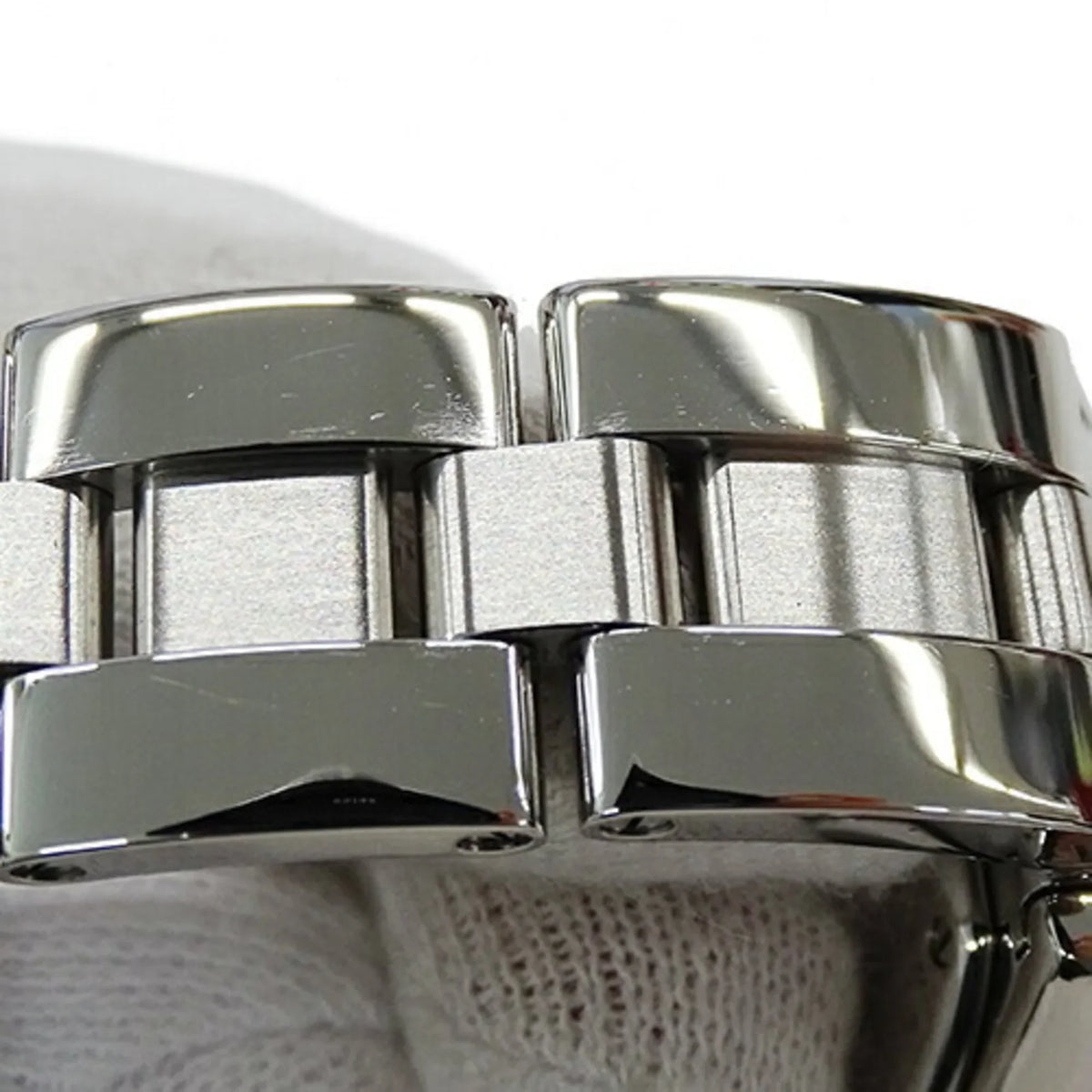 Pre-Owned Cartier Watch Ladies Roadster  Date Quartz Stainless Steel  W62016V3 Silver Polished (Fair)