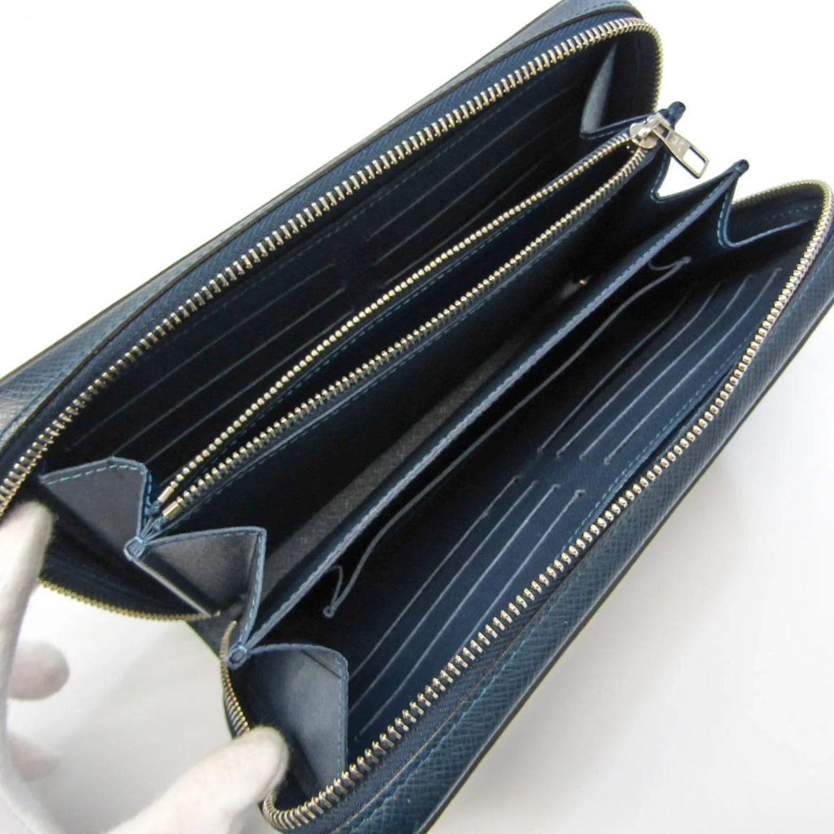 Pre-Owned Louis Vuitton Taiga Zippy  M64019 Men's Taiga Leather Long Wallet (bi-fold) Navy Blue (Good)