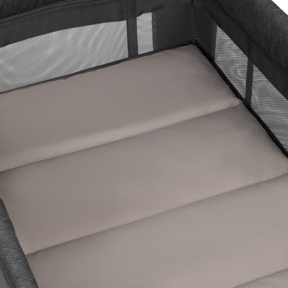 Monbebe Play Yard with Full Size Rocking Bassinet, Castle Point